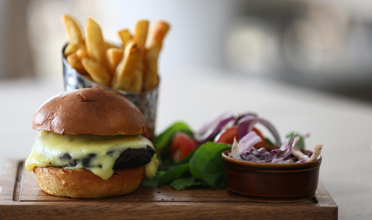 Hampton By Hilton Exeter Airport Hotell Woodbury Eksteriør bilde